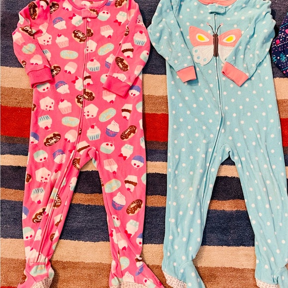 Carter’s 3T fleece footed pajamas bundle cozy cupcake 🧁 butterfly 🦋 heart 💜 - Picture 2 of 8
